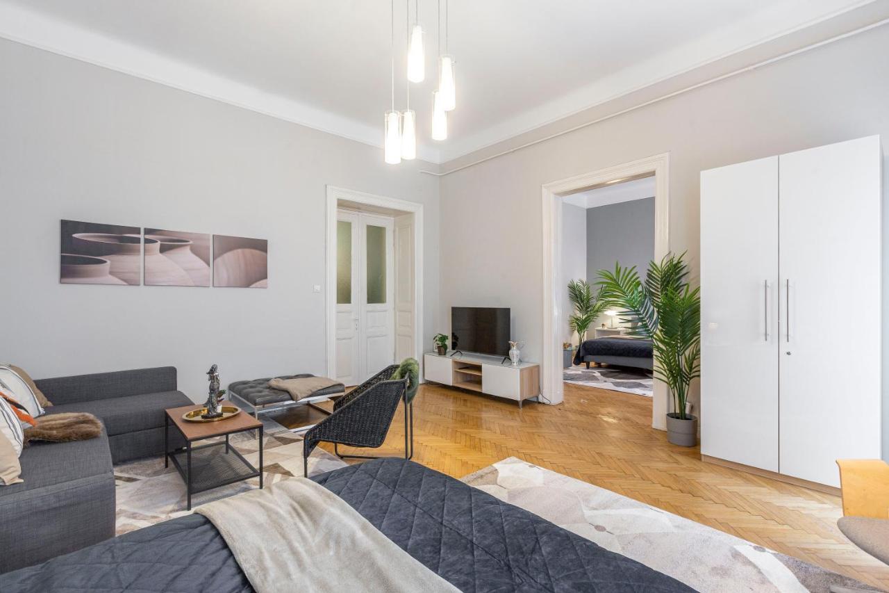 Spacious & Cozy Downtown Apartment With Balcony Budapest Exterior photo